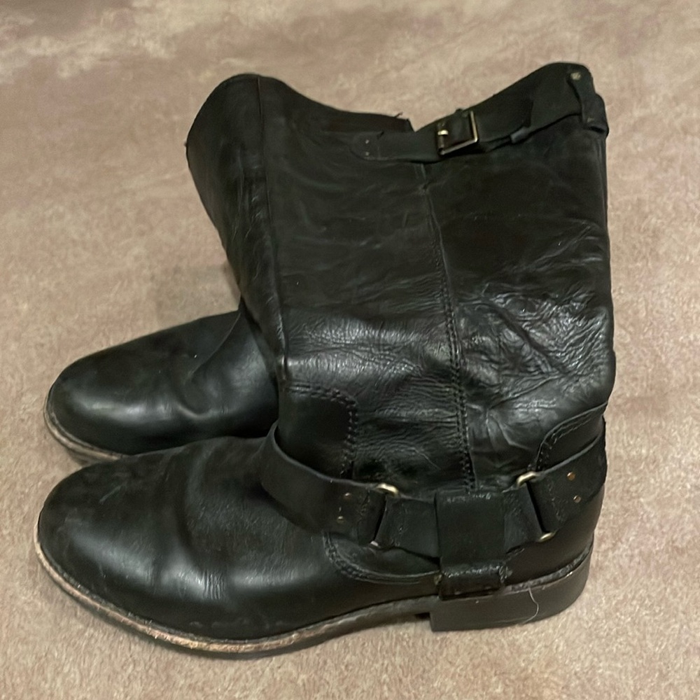 Black leather size 8 Ugg boots